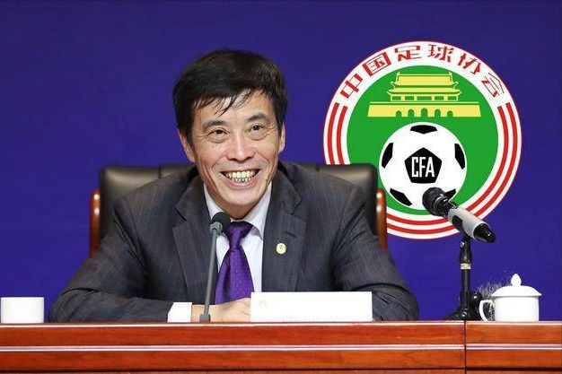 女班长洗澡让我随便摸她的胸