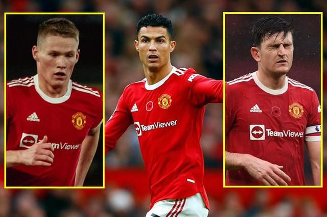 他揉捏她两乳不停呻